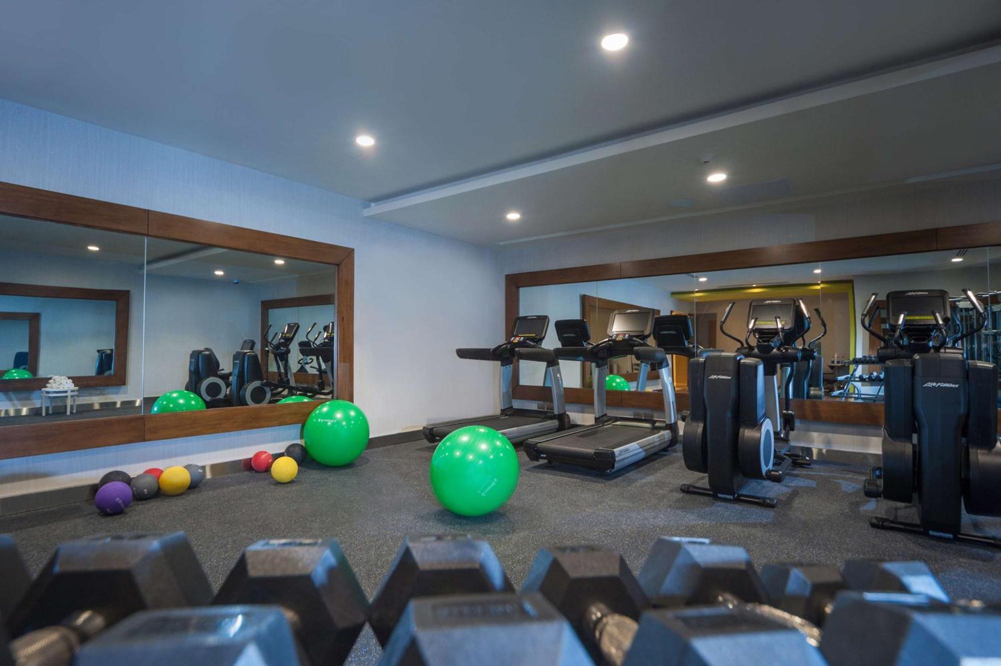 Embassy Suites By Hilton Santo Domingo Bagian luar foto