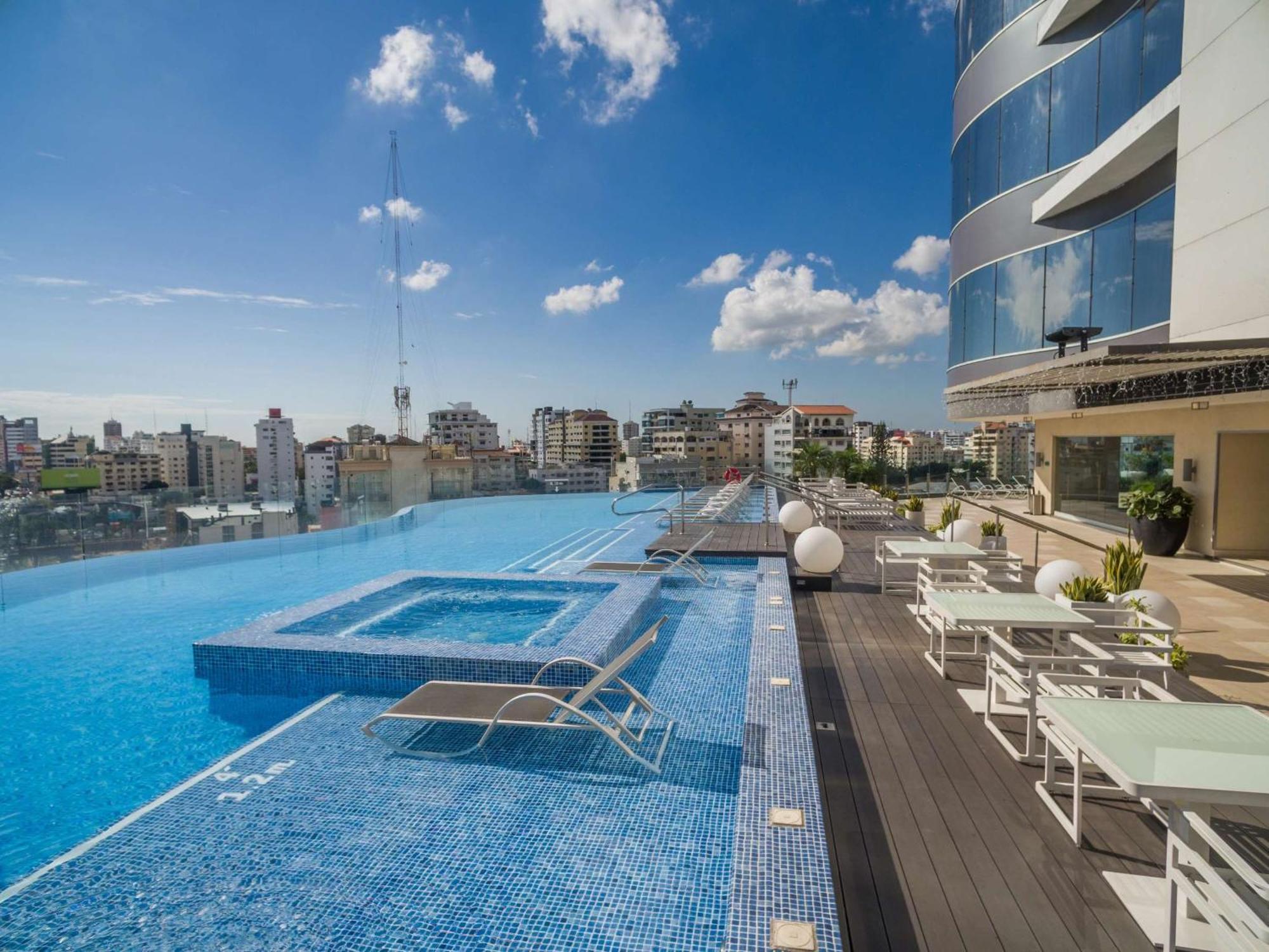 Embassy Suites By Hilton Santo Domingo Bagian luar foto