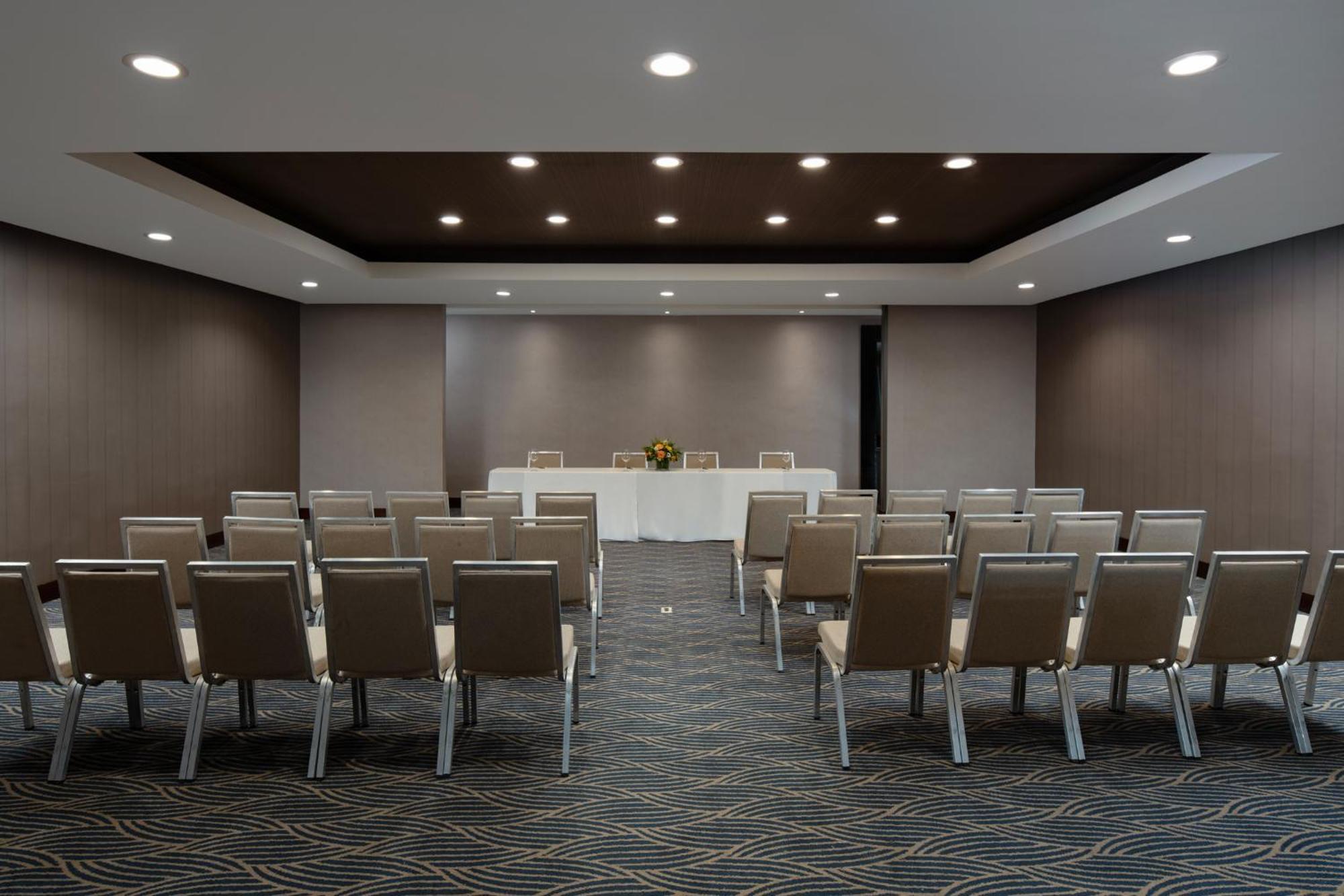 Embassy Suites By Hilton Santo Domingo Bagian luar foto