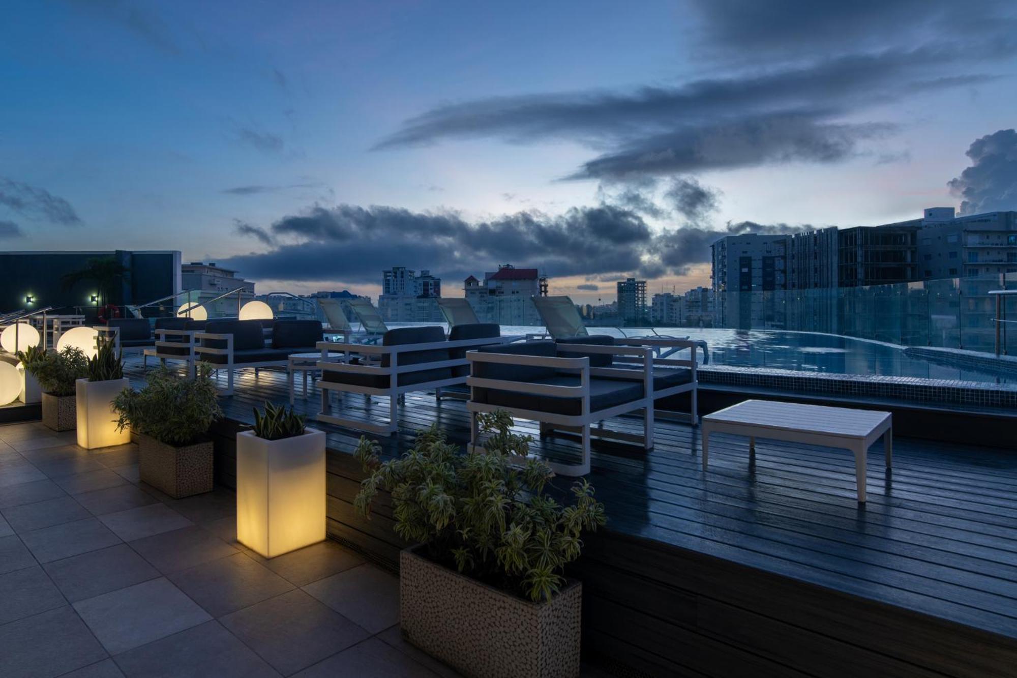 Embassy Suites By Hilton Santo Domingo Bagian luar foto